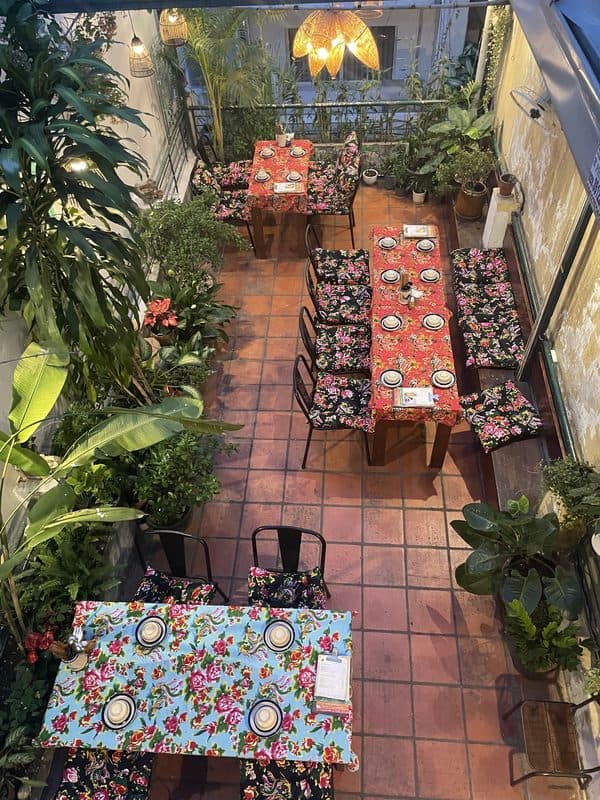 Nhà Tú - Việt Nam Restaurant — photo 3