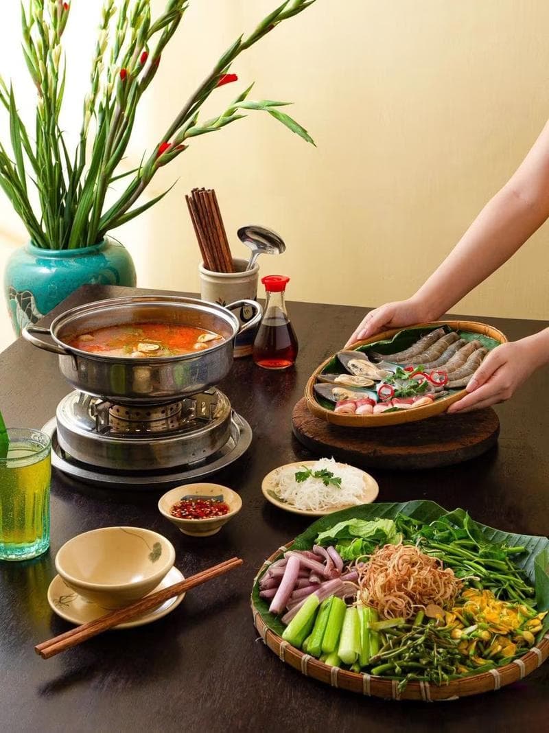 Nhà Tú - Việt Nam Restaurant — photo 6