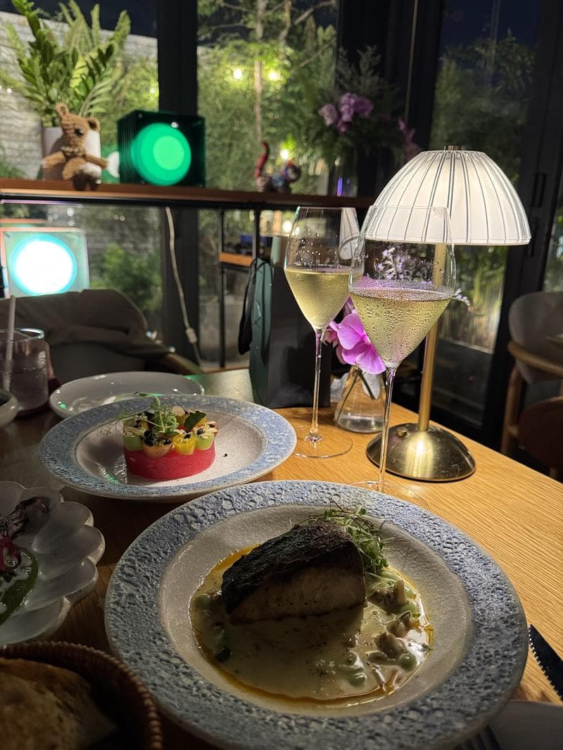 Somme Wine Bar — photo 8