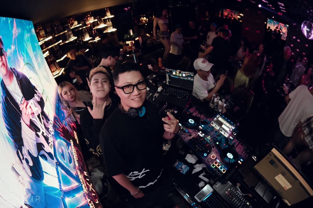 Elixir Lounge Bar — photo 7