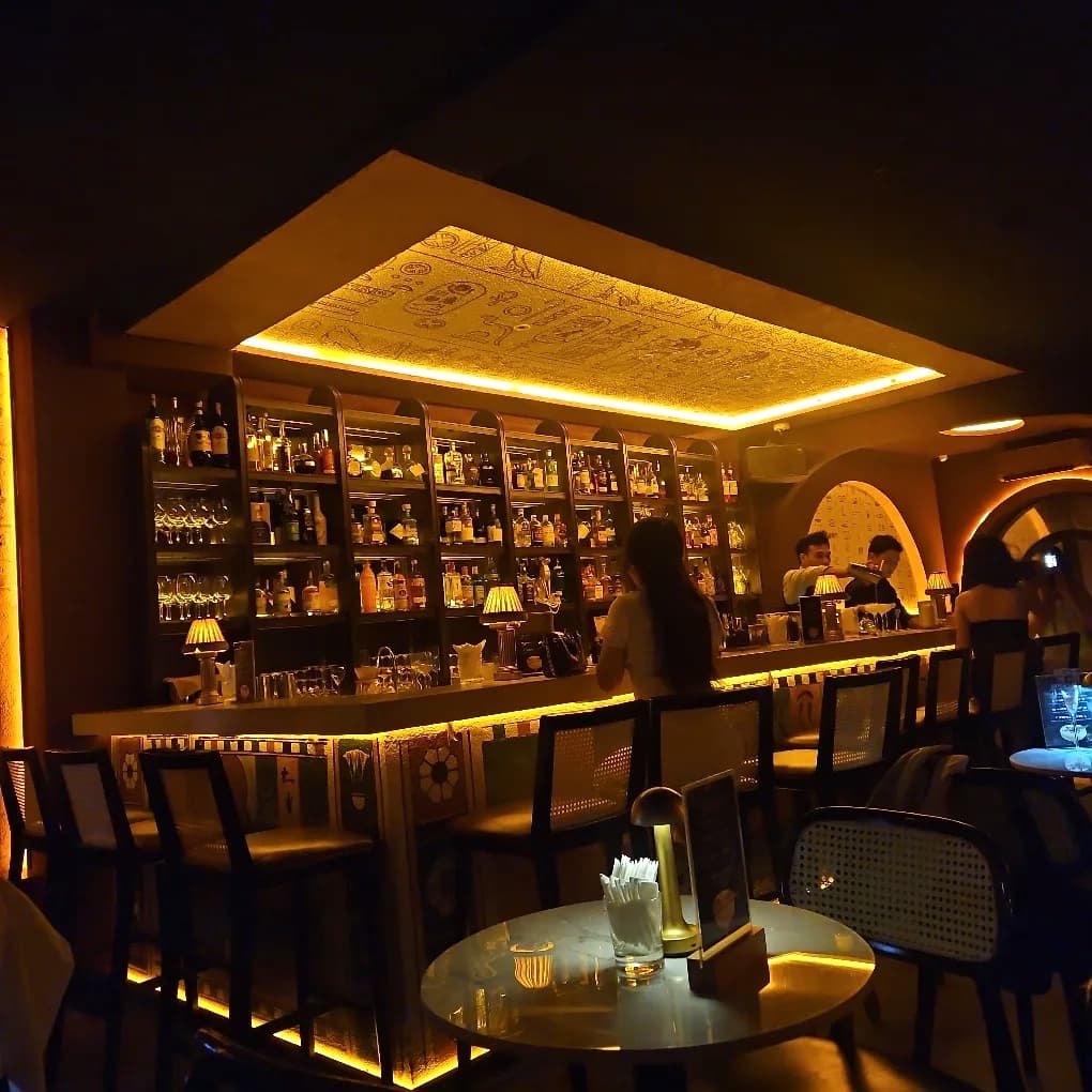 Loop 1 - Cocktail & Kitchen — photo 2