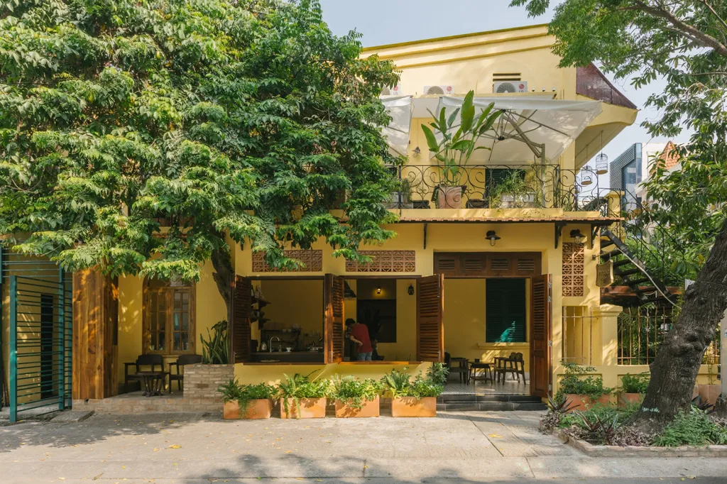 Mặt tiền nhà vàng A Priori