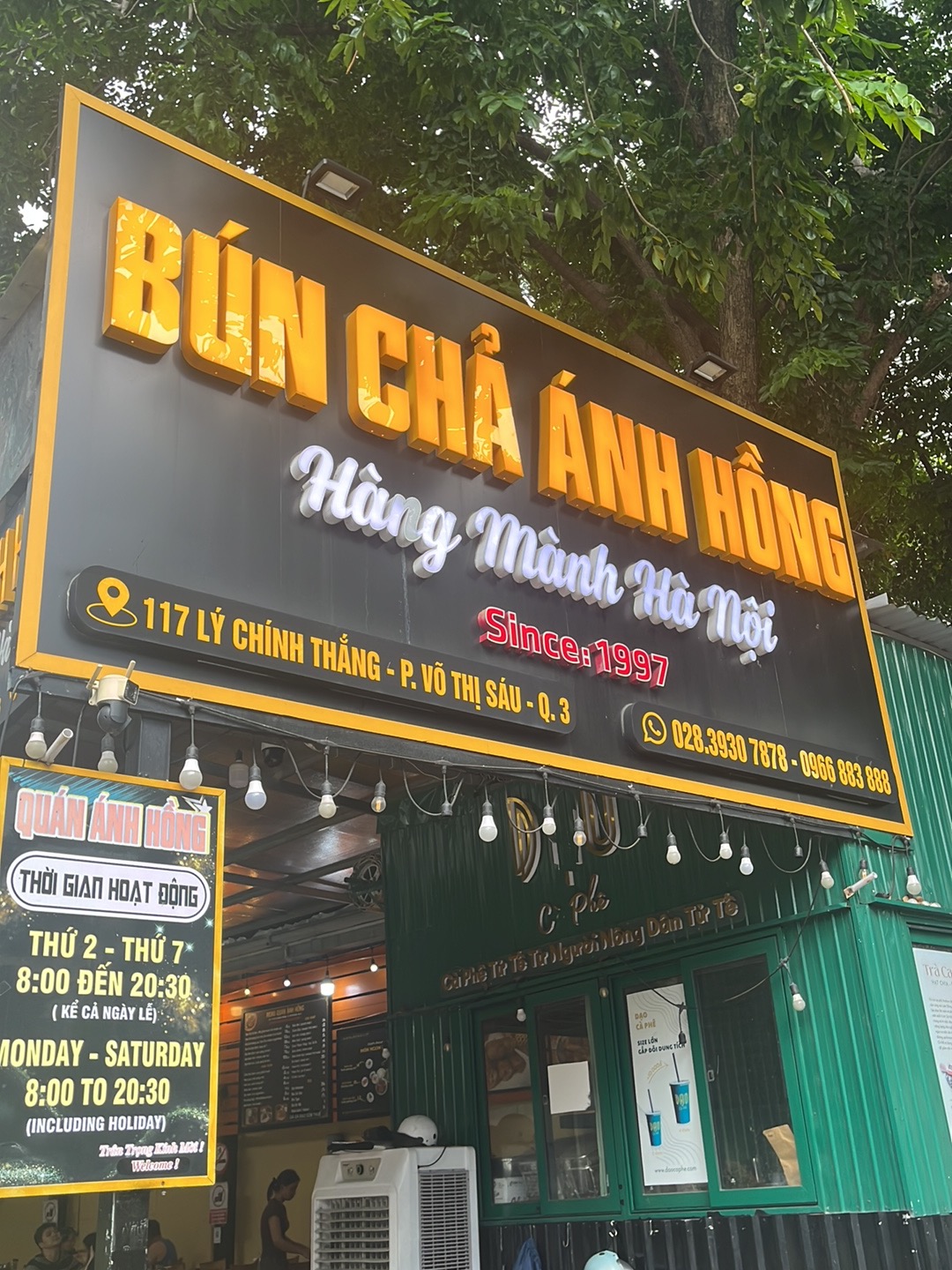 The shopfront — the black-and-gold BÚN CHẢ ÁNH HỒNG sign, 117 Lý Chính Thắng – Q.3, Since 1997