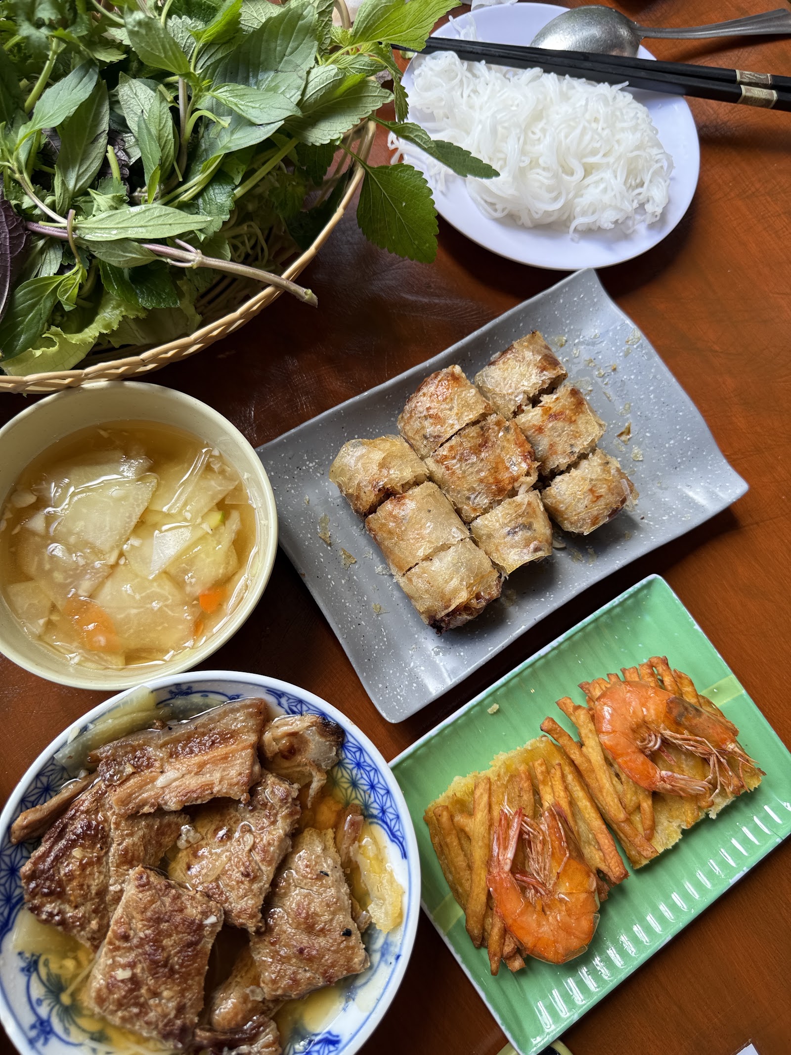 Nem cua bể — chả giò cua bể chiên vàng giòn