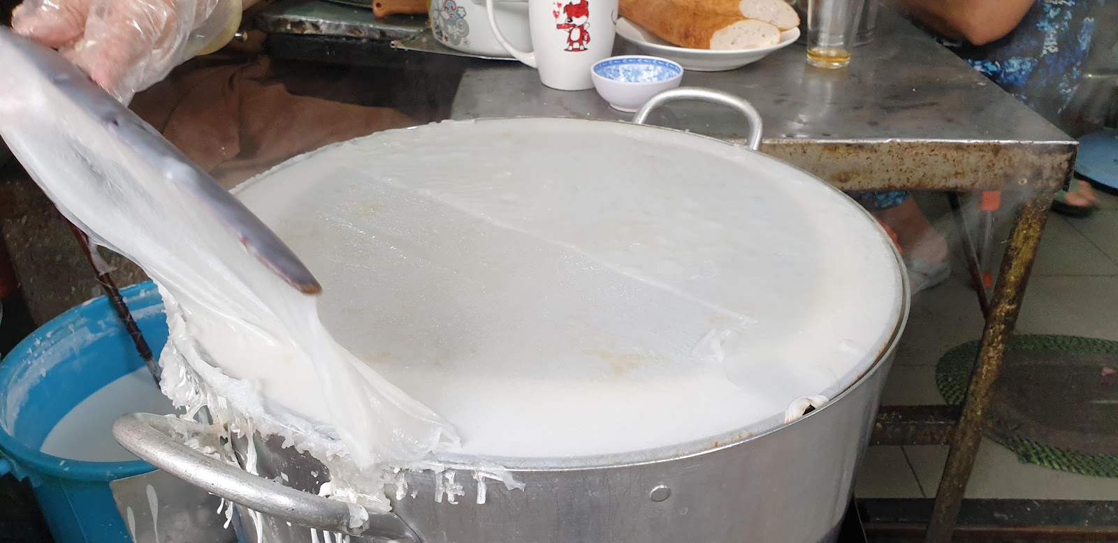 chợ Bàn Cờ in the early morning (photo pass pending)