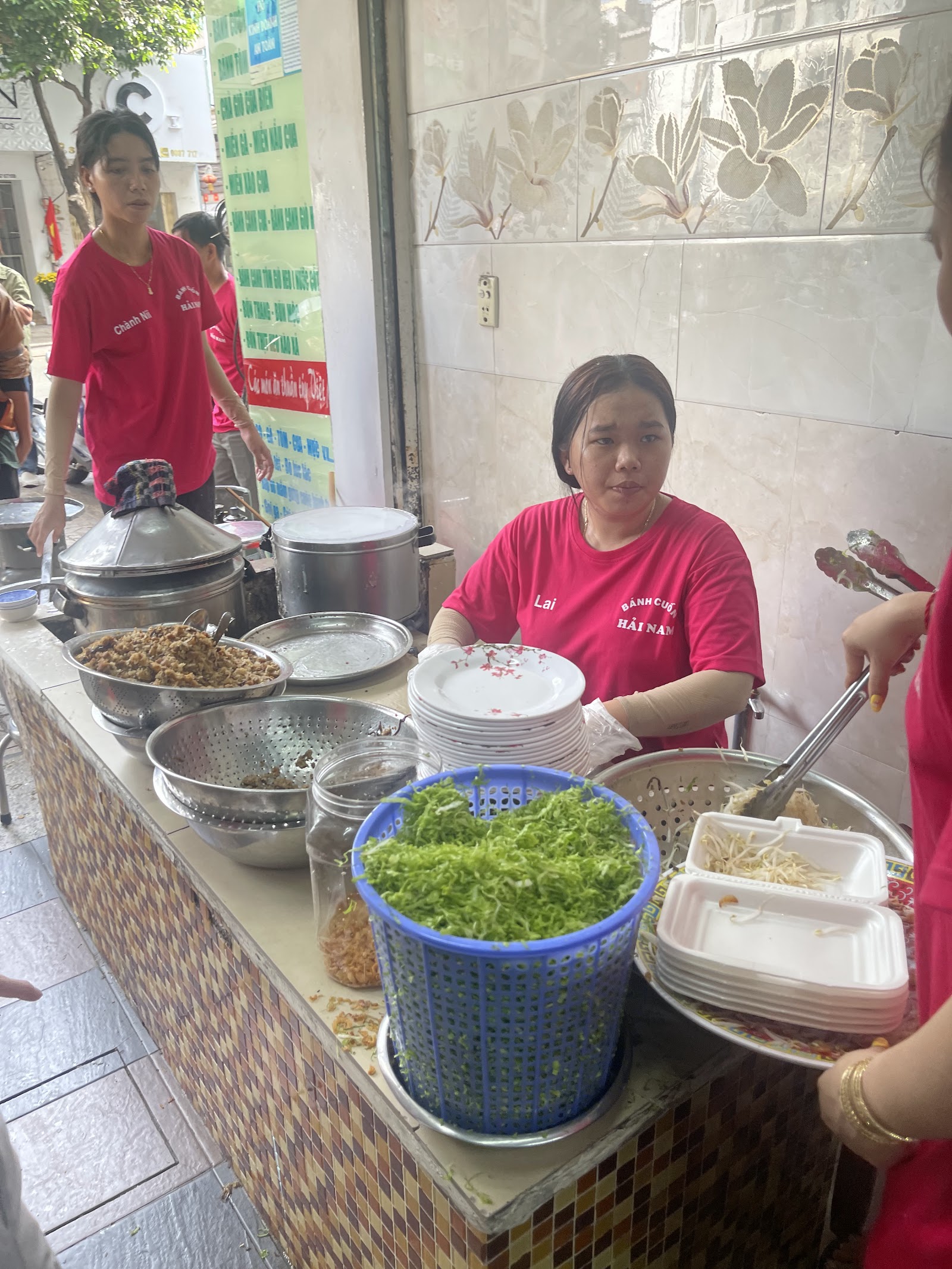 Inside the Hải Nam diner (pending the venue photo pass)