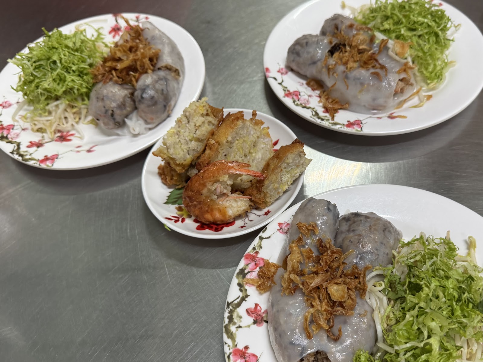 Steaming Hải Nam rolls (pending the venue photo pass)