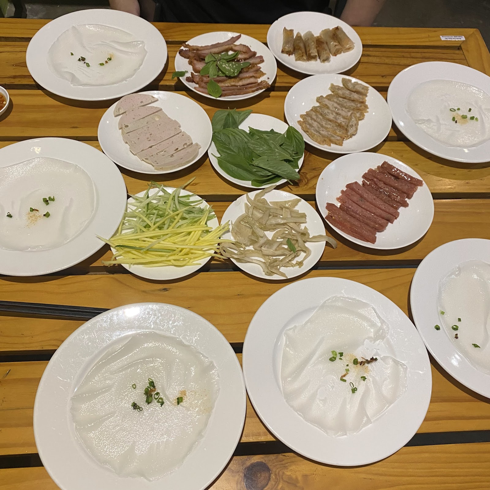 반웟 반메의 아침 시장 분위기 (사진 촬영 대기 중)