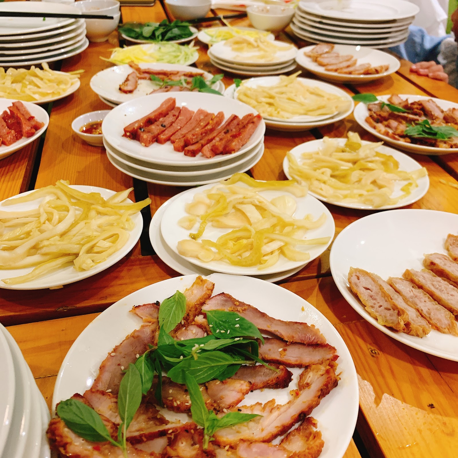 Bánh ướt thịt nướng (đang chờ đợt chụp ảnh)