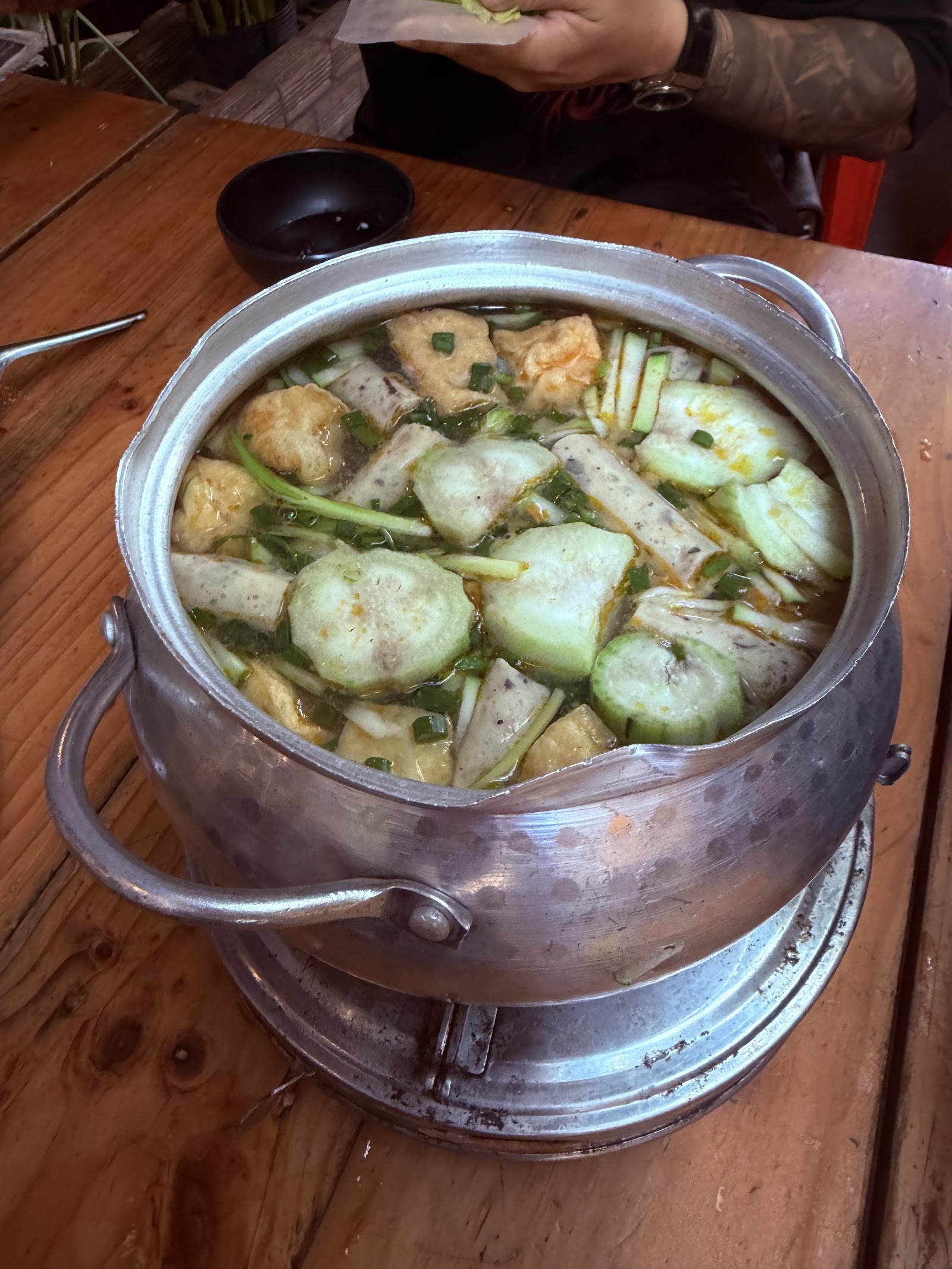 Nồi canh nóng
