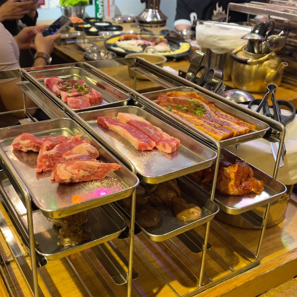 Không gian ăn uống 3 tầng kiểu phố đêm Itaewon