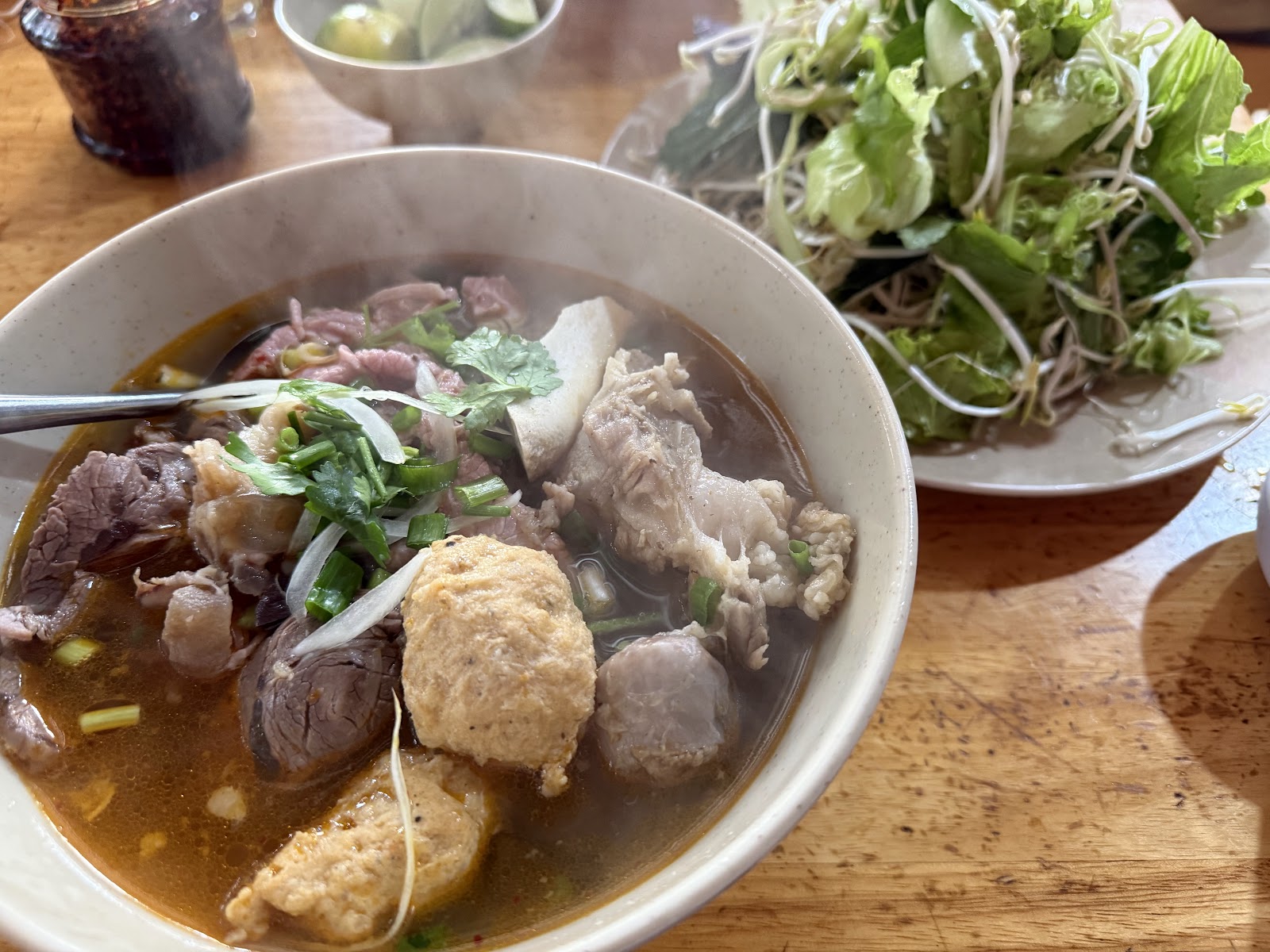 웃흥의 아침 분위기 (사진 촬영 대기 중)