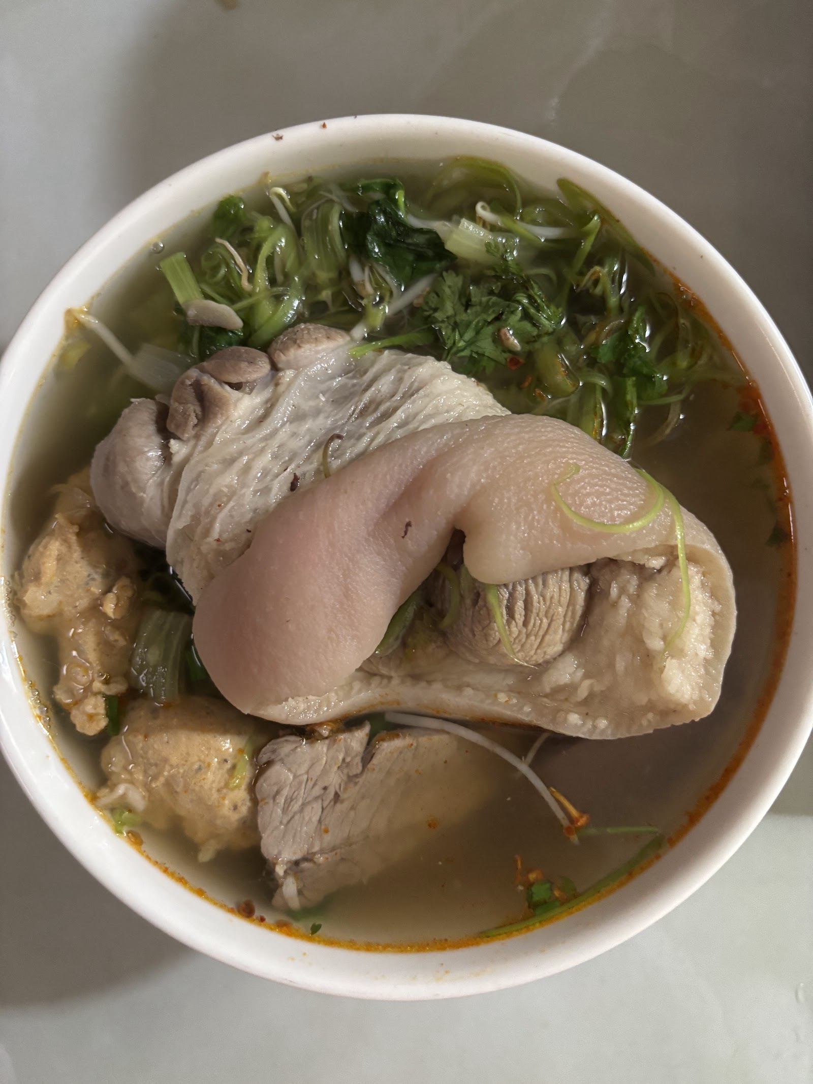 Tô bún bò Huế Út Hưng (đang chờ đợt chụp ảnh)