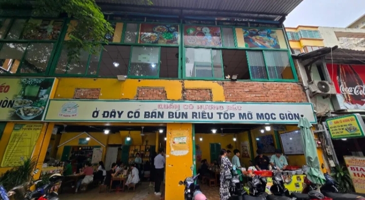 The Cô Hương Béo storefront (pending the venue photo pass)