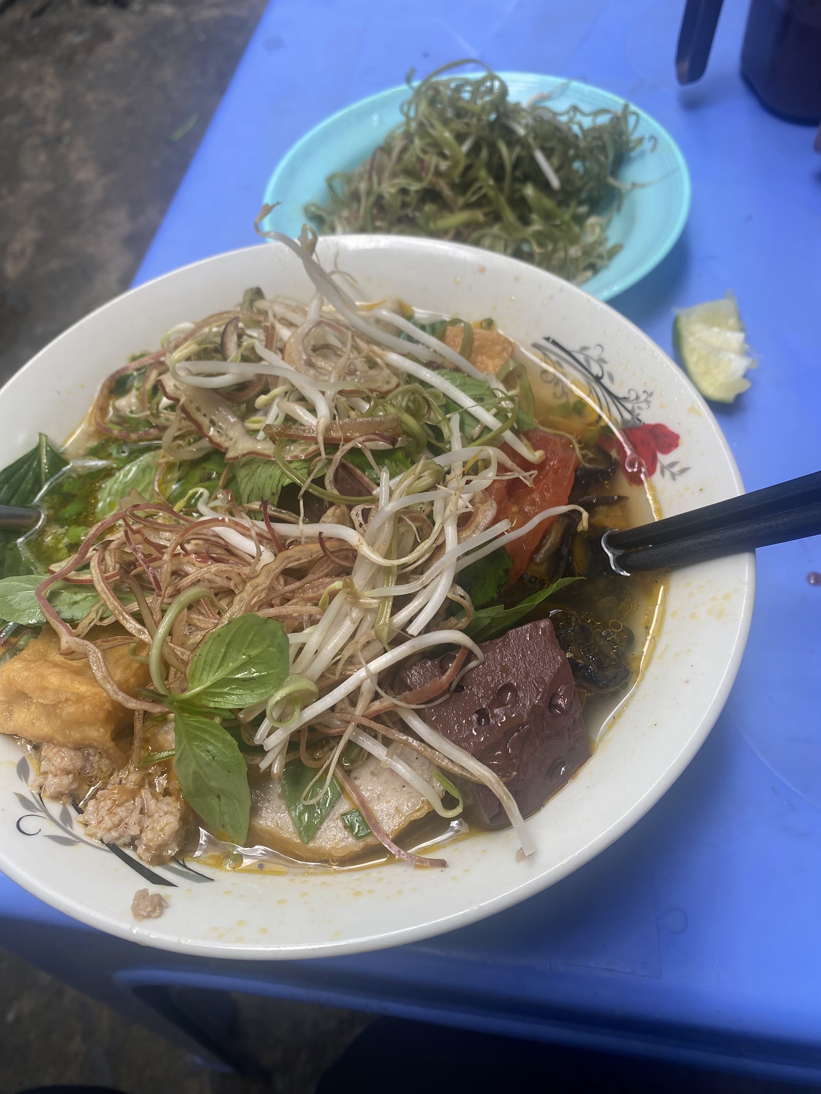 Quán Bún Riêu Hòa Hưng in the afternoon (pending the venue photo pass)