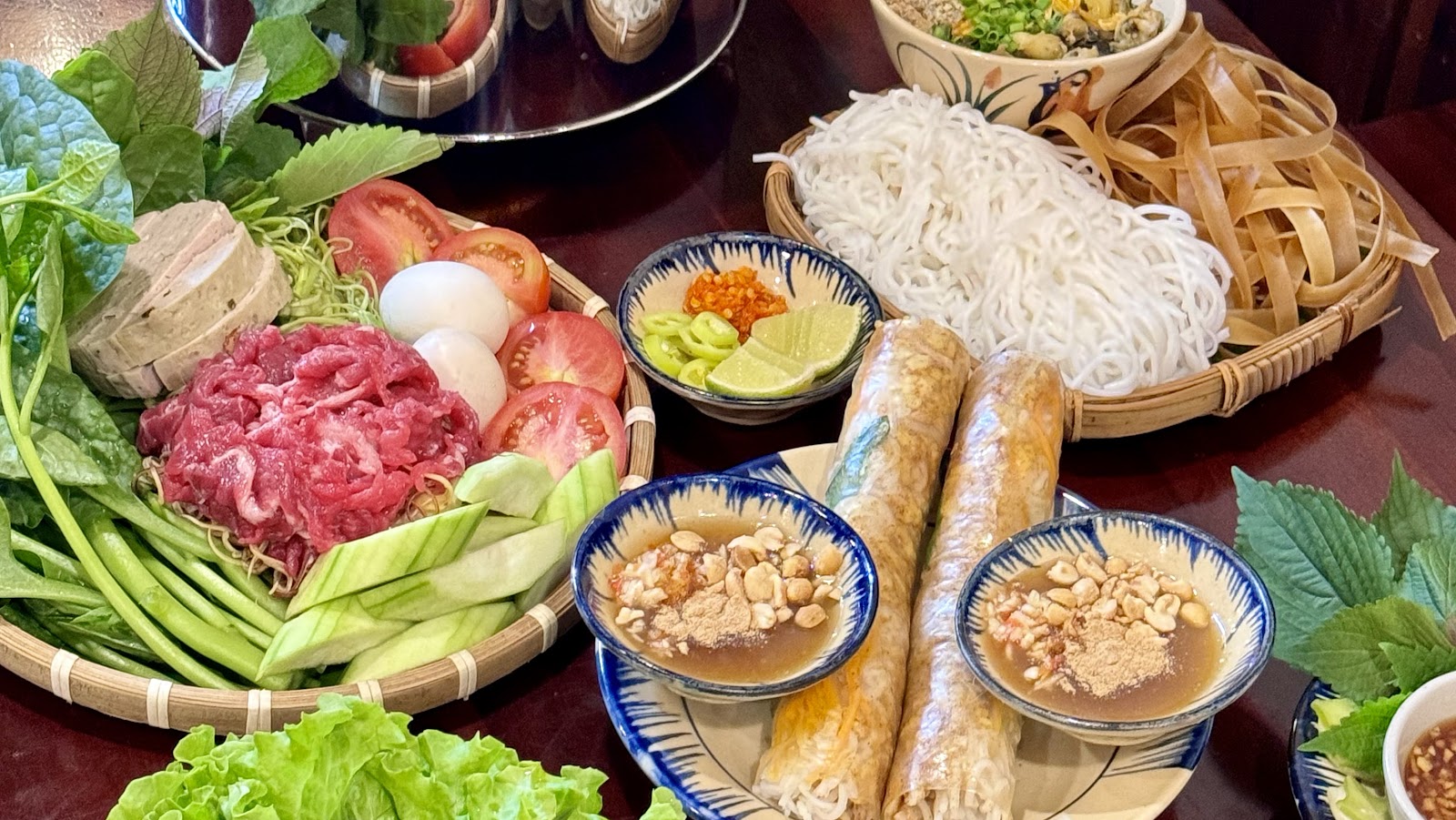 Tô bún riêu cua đồng bốc khói (đang chờ đợt chụp ảnh của quán — 10/2026)