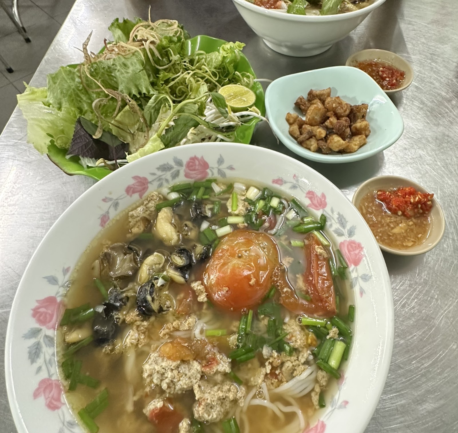 타인하이 골목 국수집의 분위기 (사진 촬영 대기 중)
