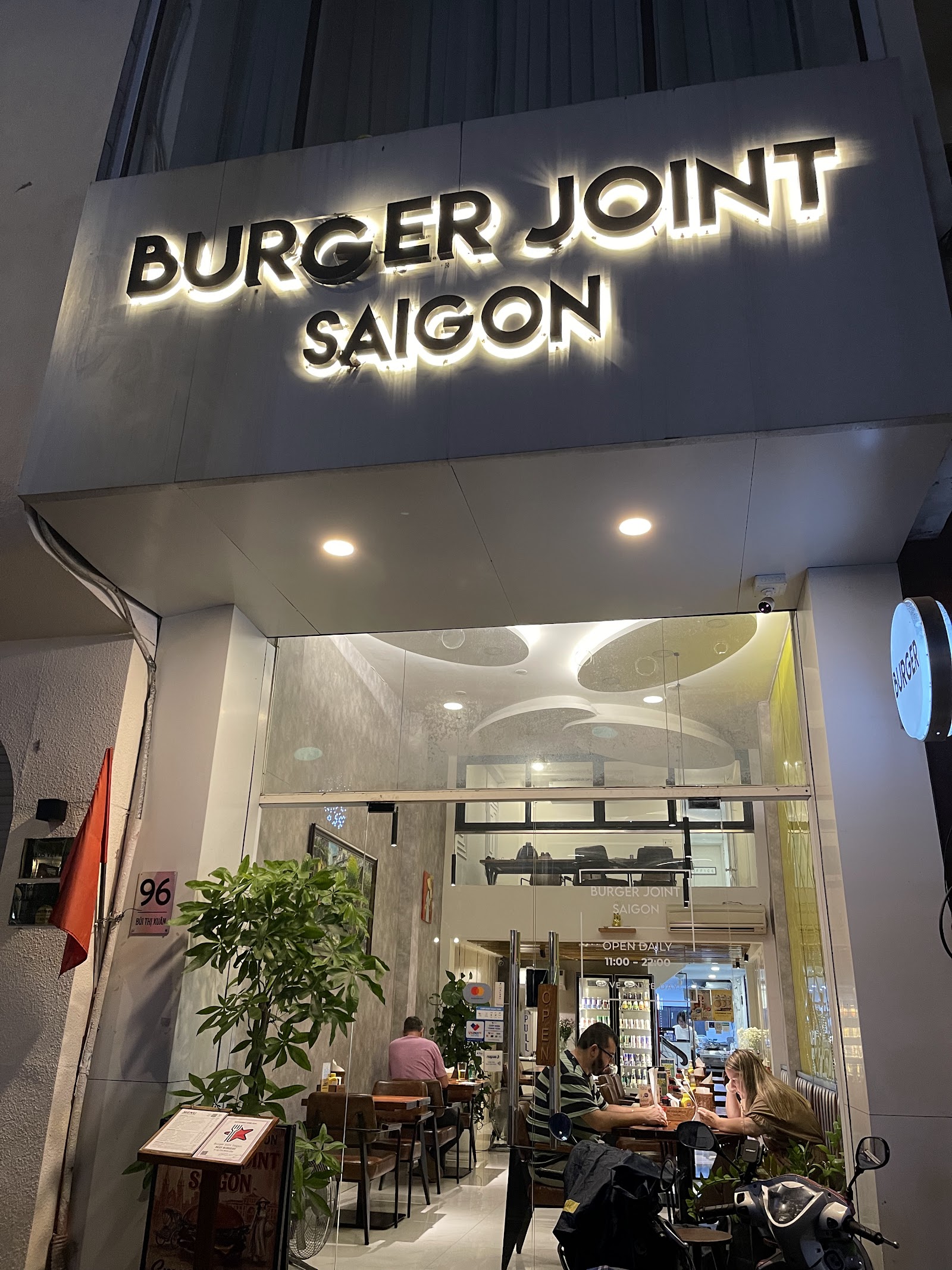 부이티쑤언 거리의 Burger Joint Saigon 외관