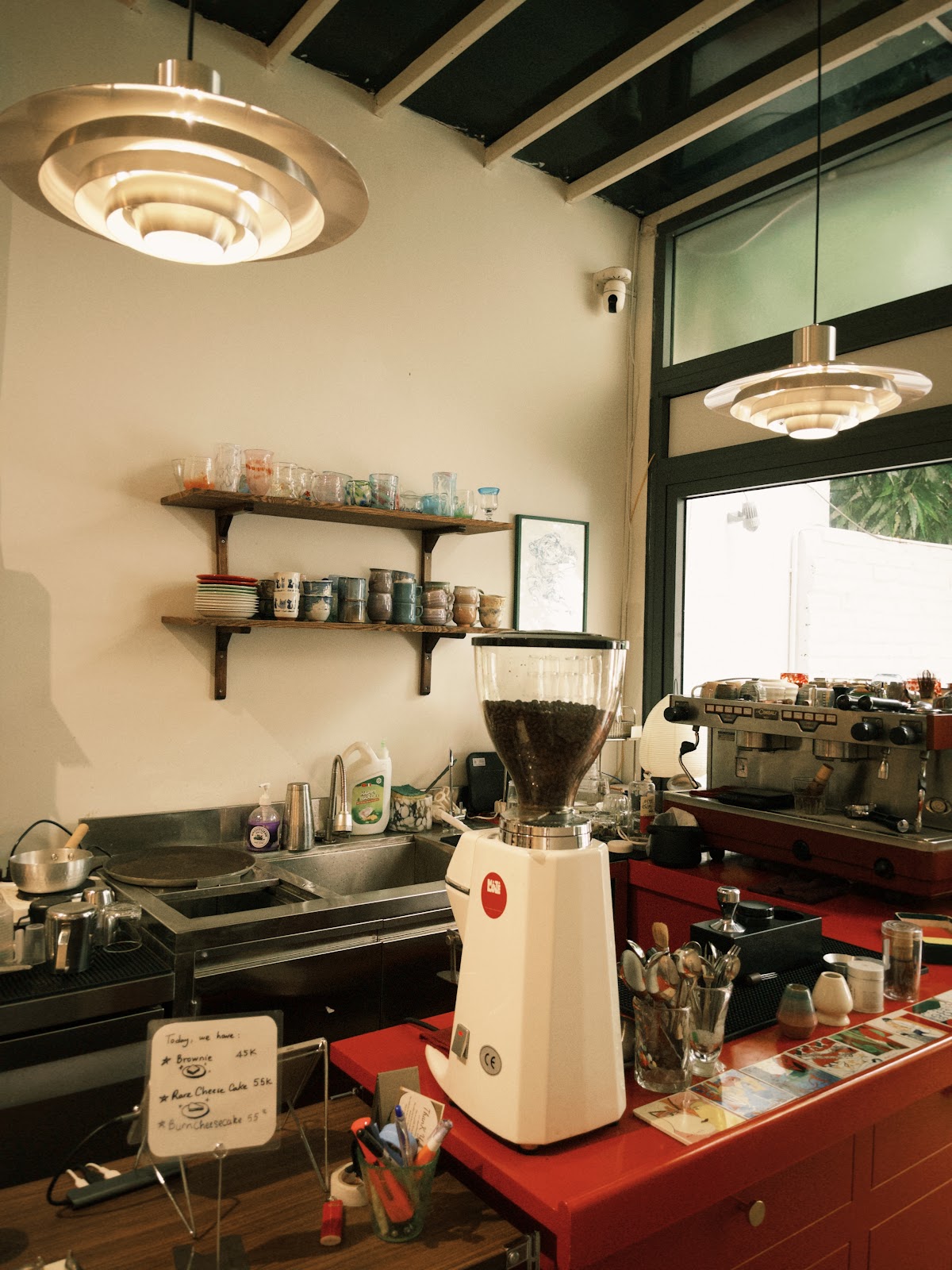 Quầy bar đỏ của Mô-tê