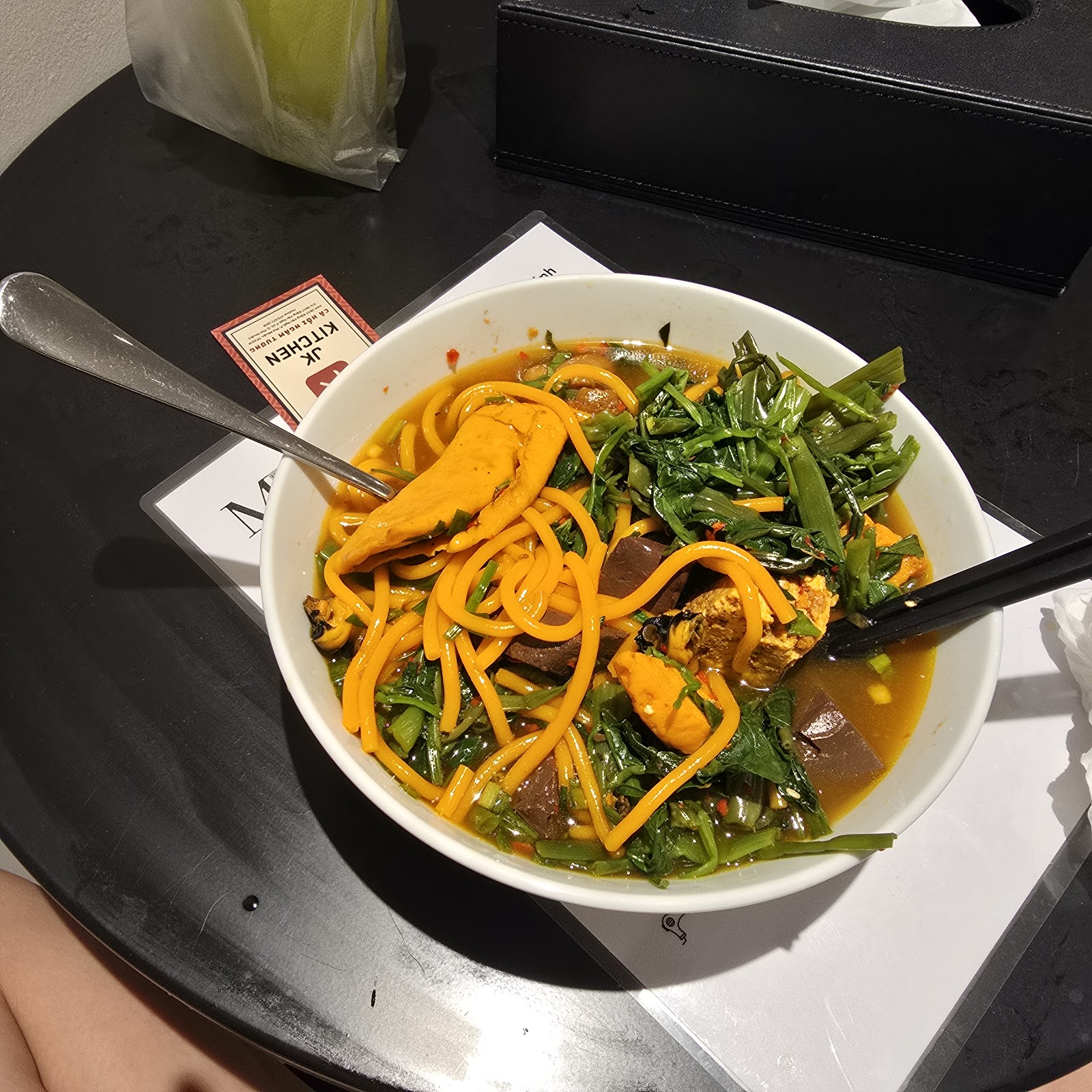 Tô canh bún với rau muống và nước cua đặc