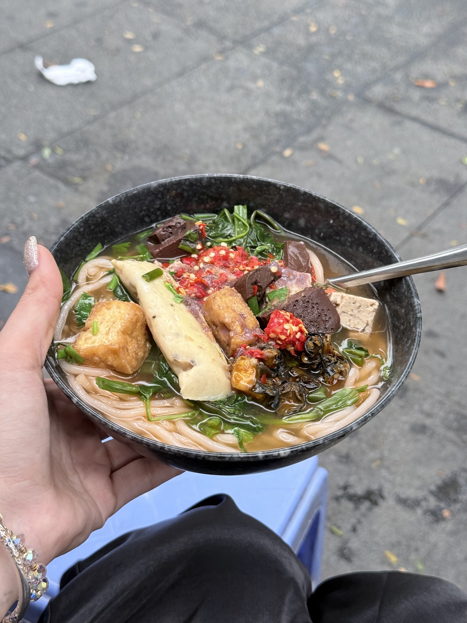 Tô canh bún Cô Lê bốc khói (đang chờ đợt chụp ảnh)