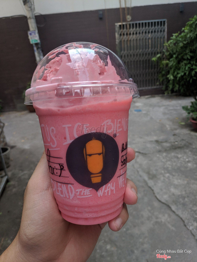 The pink Tết-season blended drink