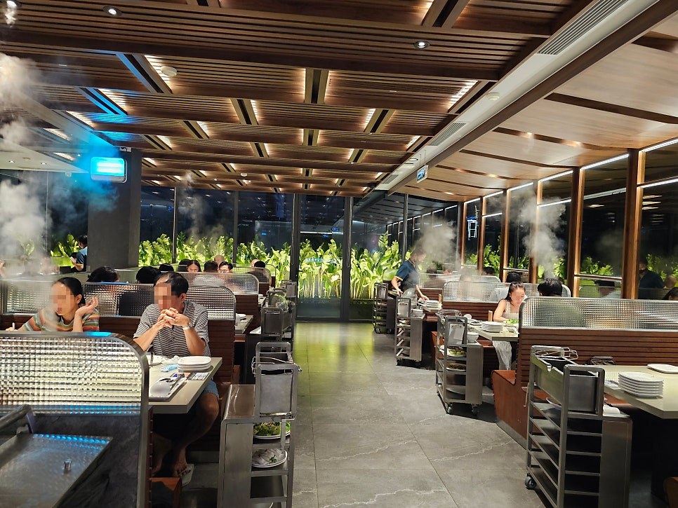 The dining room at night