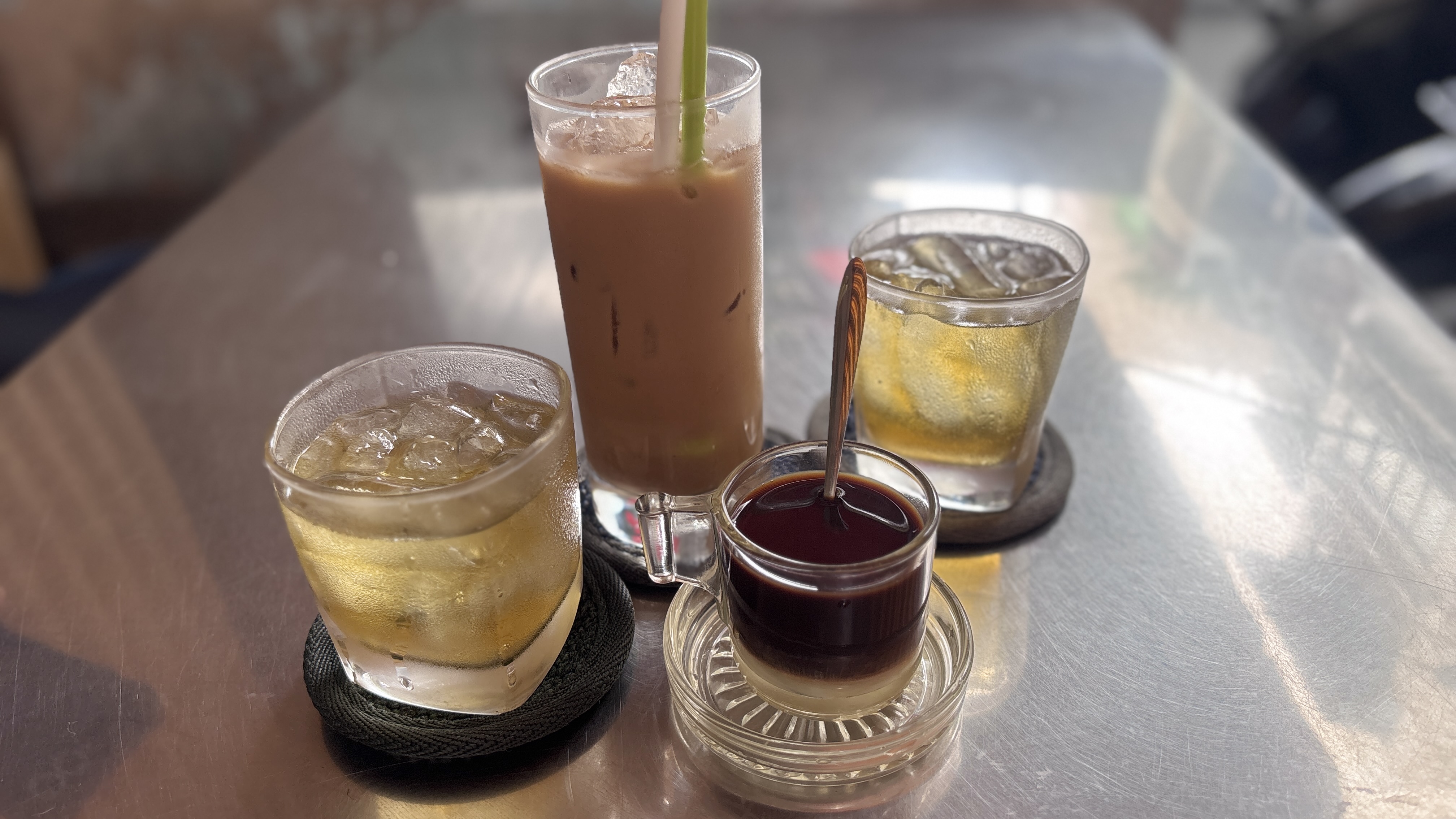 Cà phê sữa đá và cà phê đen đá