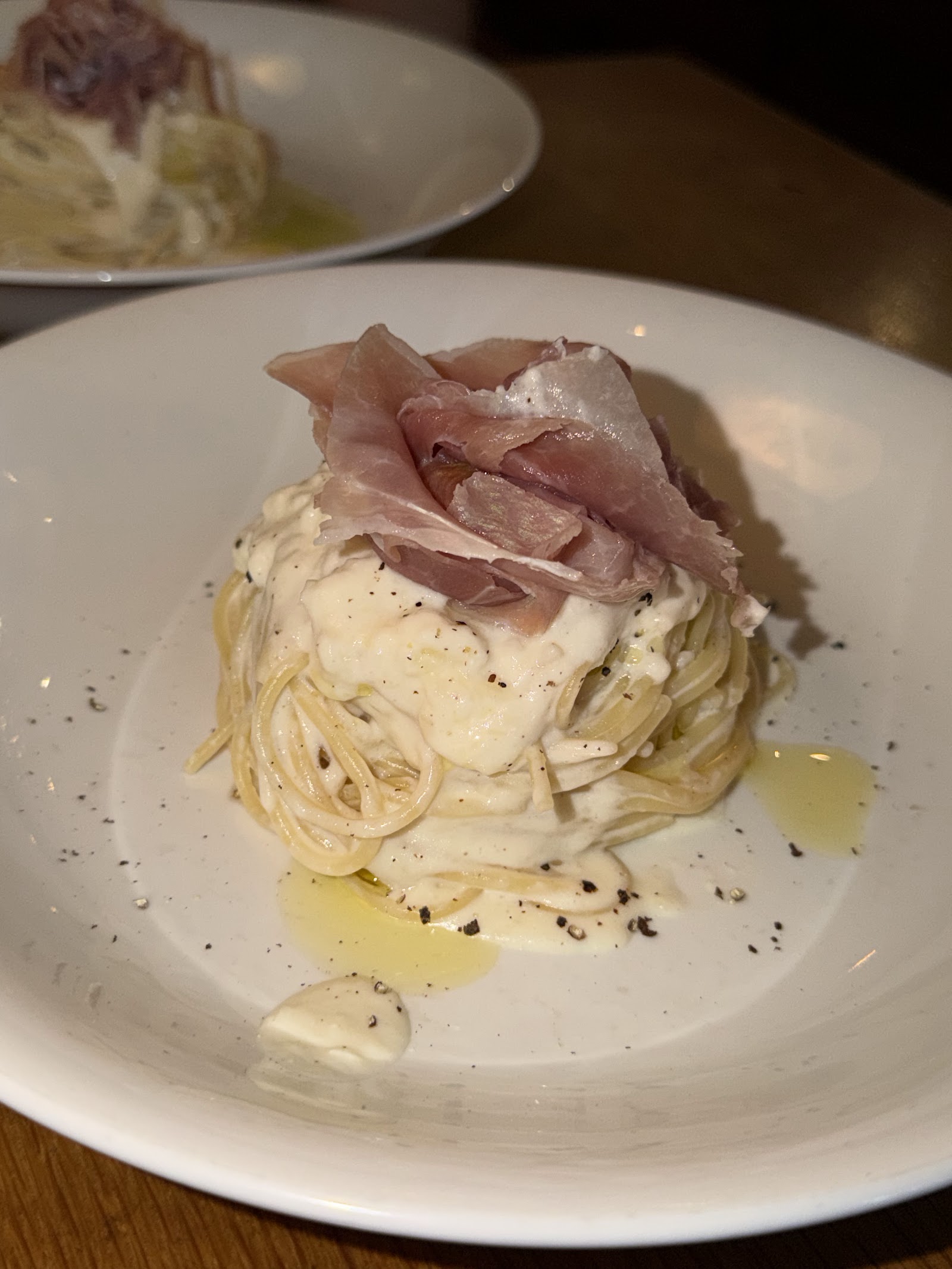 Cận cảnh đĩa spaghetti sốt kem