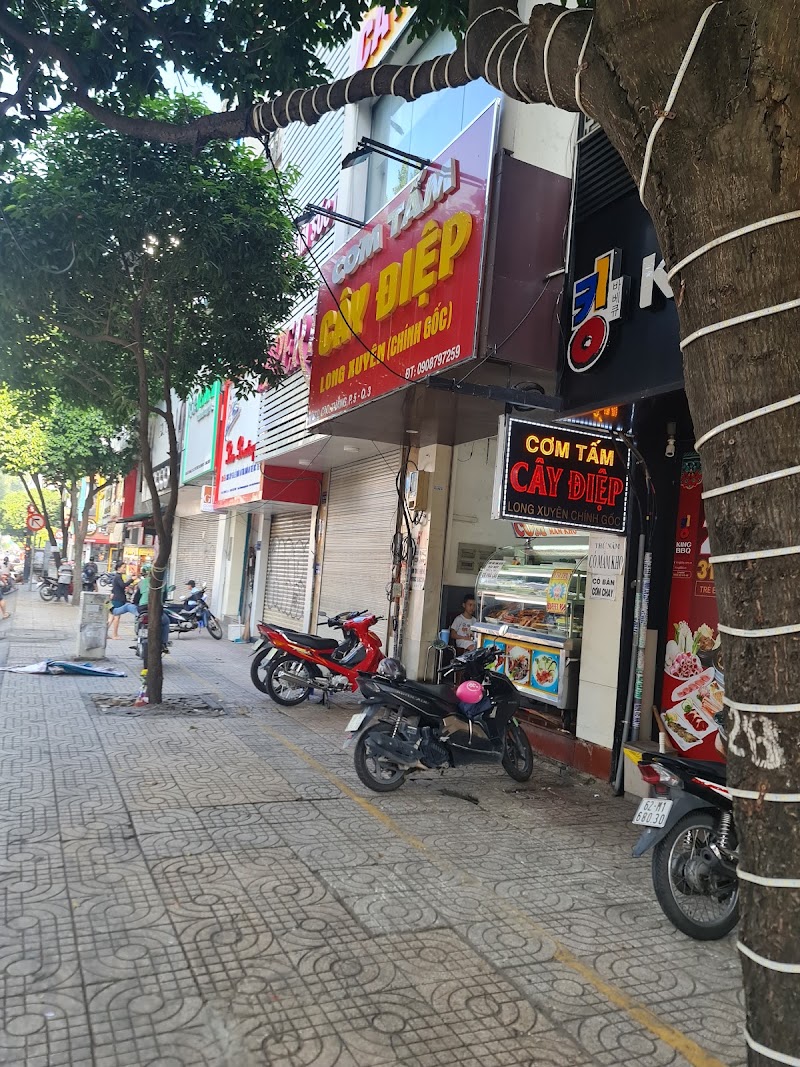 The Com Tam Cay Diep Long Xuyen storefront at 58D Cao Thang, District 3