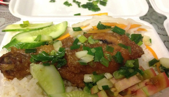 Chicken drumstick takeout box — diner photo