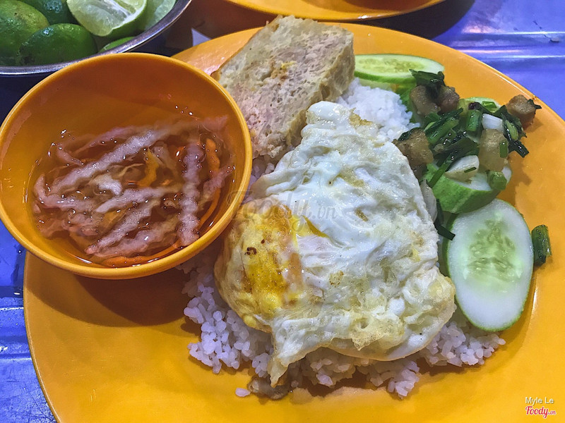 Yellow plates, <hl>De Tham nights</hl>