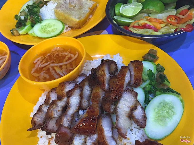 Yellow plates, <hl>De Tham nights</hl>