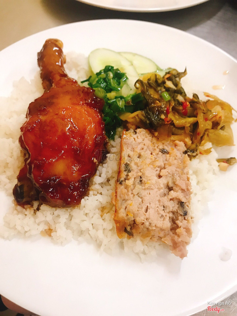 Rô-ti chicken with steamed loaf