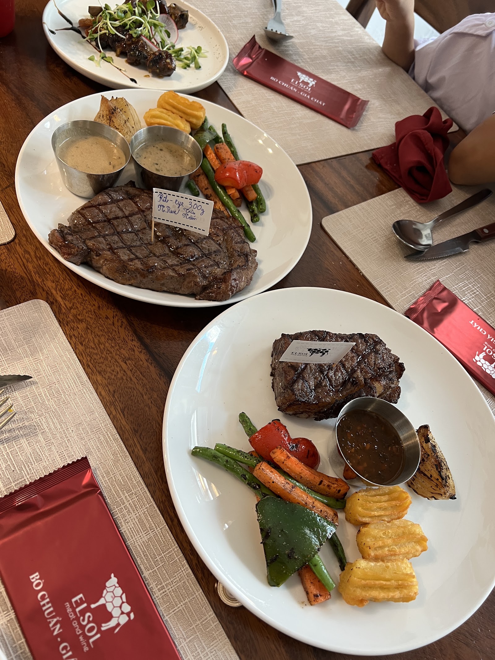 Ribeye 300g và thăn nội tại Elsol