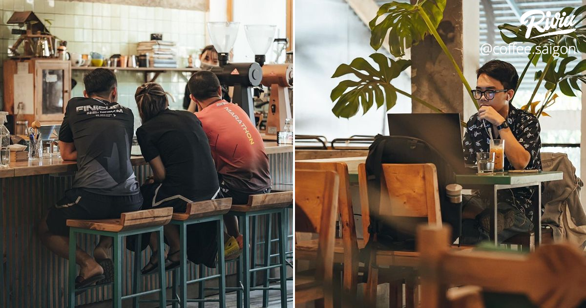 Epic Coffee Roaster 바에 앉은 손님들