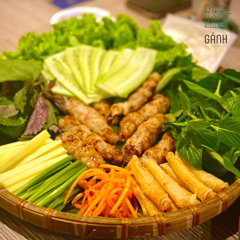 Nem nướng than hoa của quán Gánh