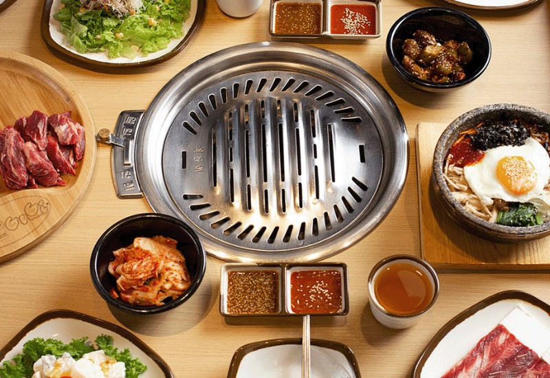 A GoGi grill table hall