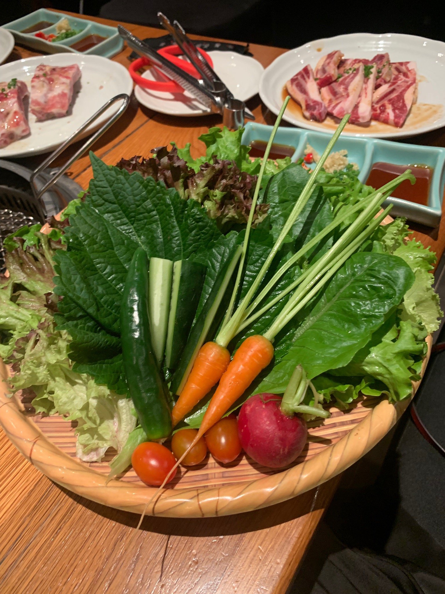 Khay rau củ tươi ăn kèm