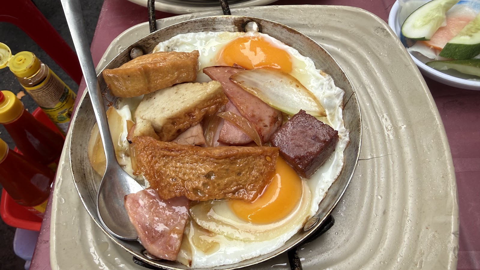 A full Hòa Mã breakfast