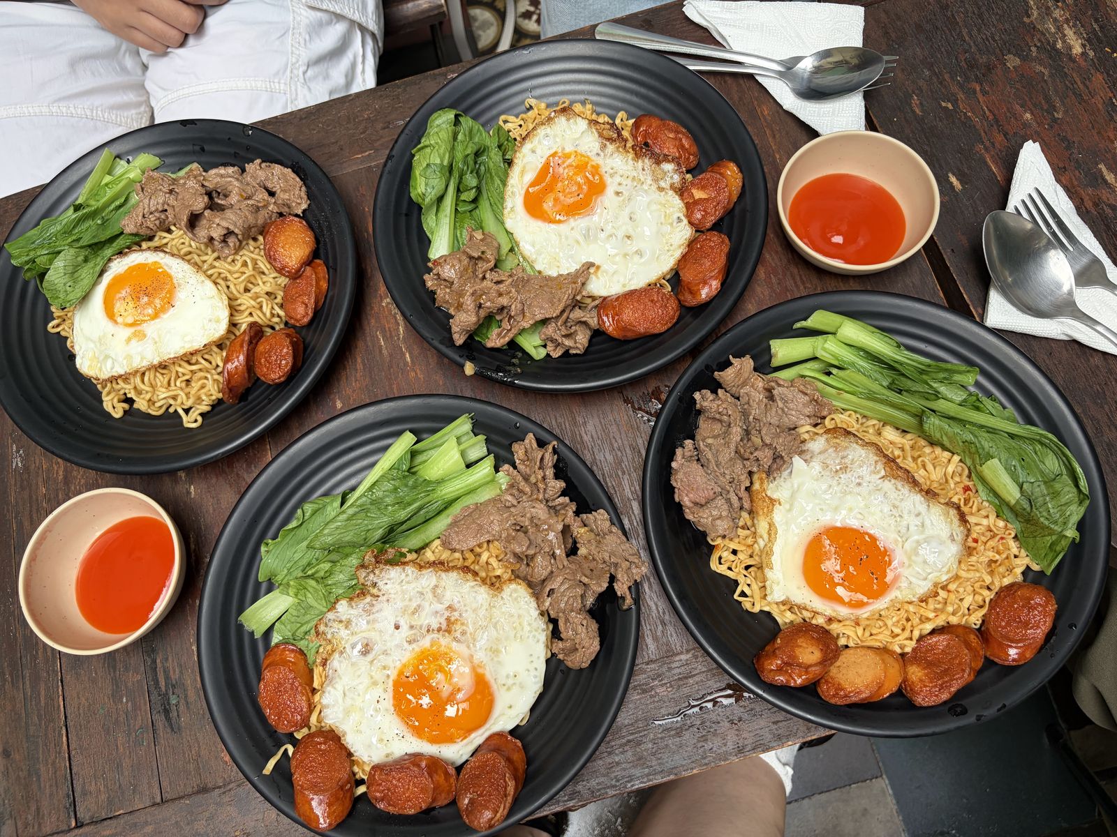 허이베오 카페 — 소고기 달걀 소시지 비빔면 4접시 (2026년 9월)