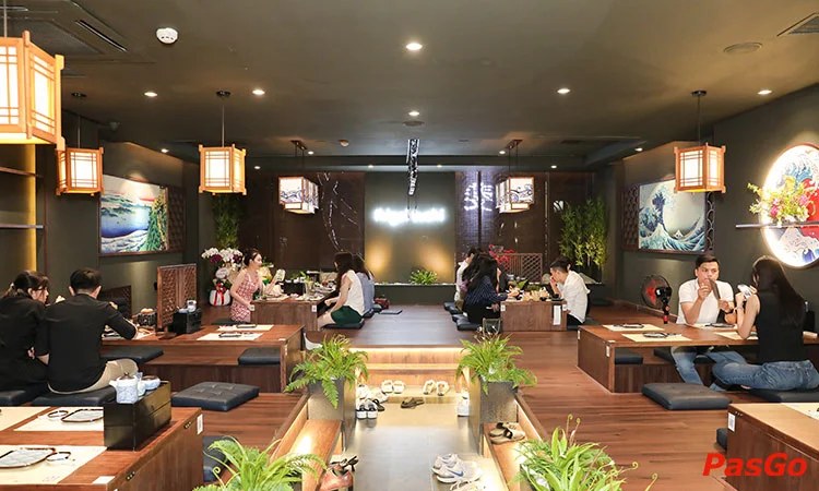 The tatami-style dining room with wave and mountain murals