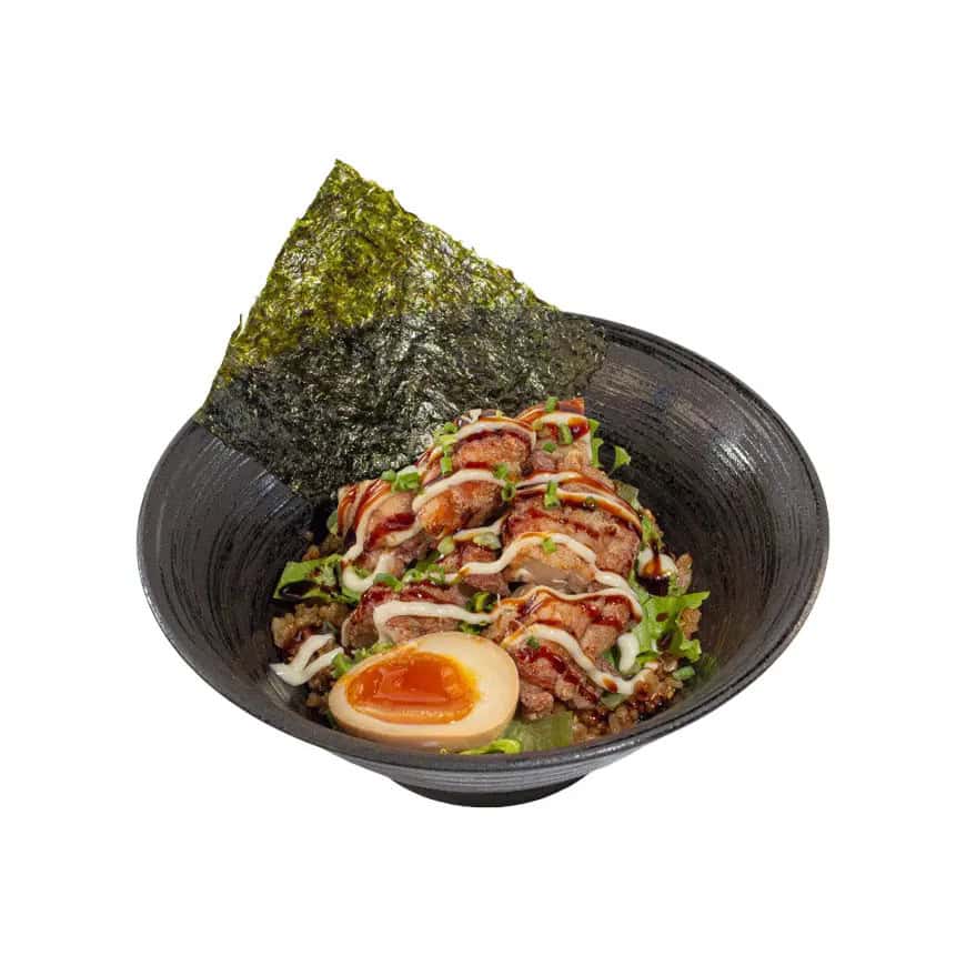 Cơm chashu với rong biển và trứng lòng đào