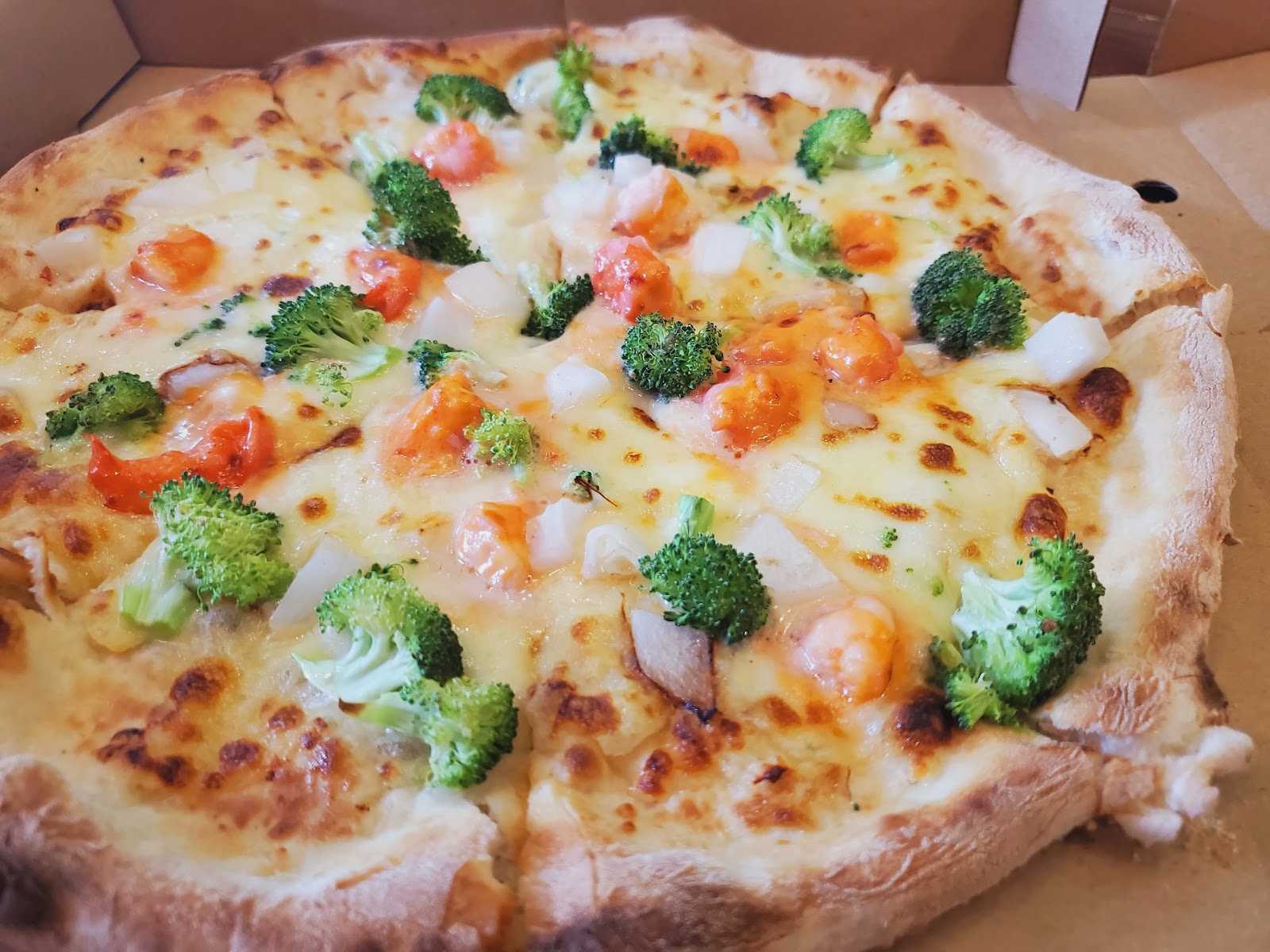 테이크아웃 박스의 채소 피자