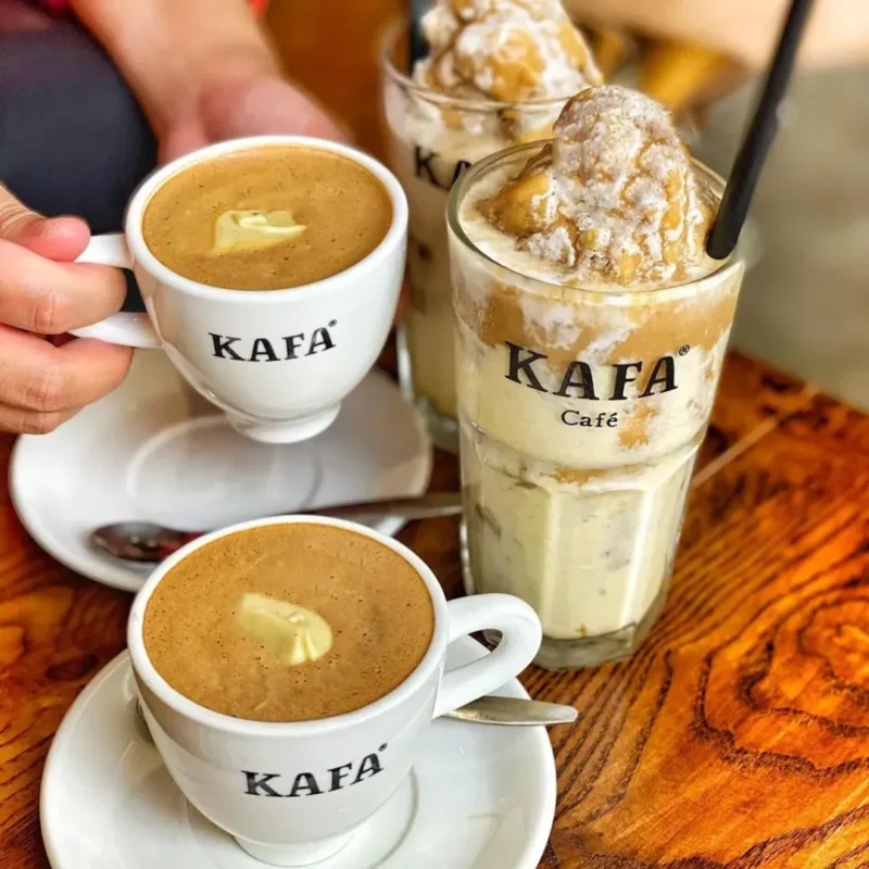 KAFA 잔의 에그 커피와 블렌디드 커피
