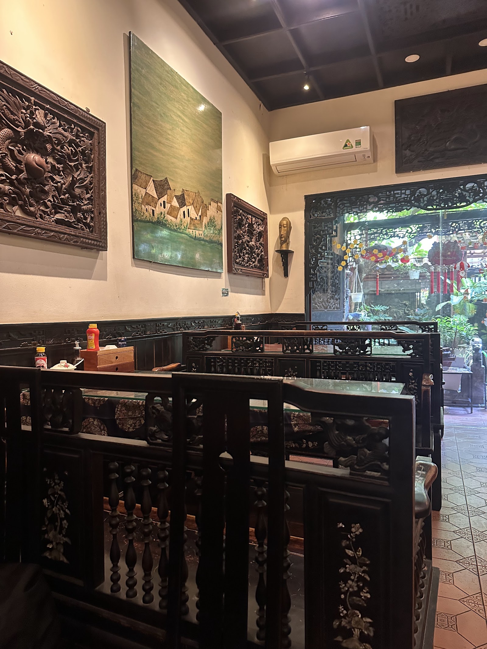 The weekend vibe at Kim Long (pending the venue photo pass)