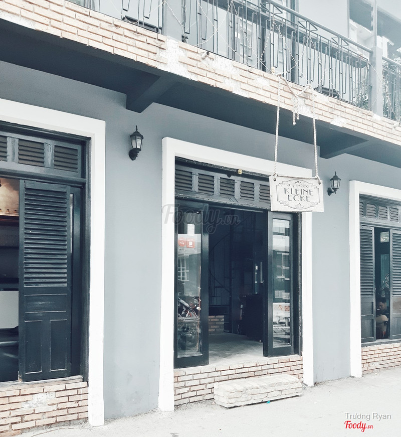 Biển treo chữ script ngoài mặt tiền Kleine Ecke