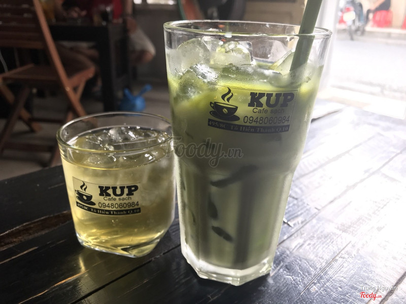 KUP 로고 유리잔