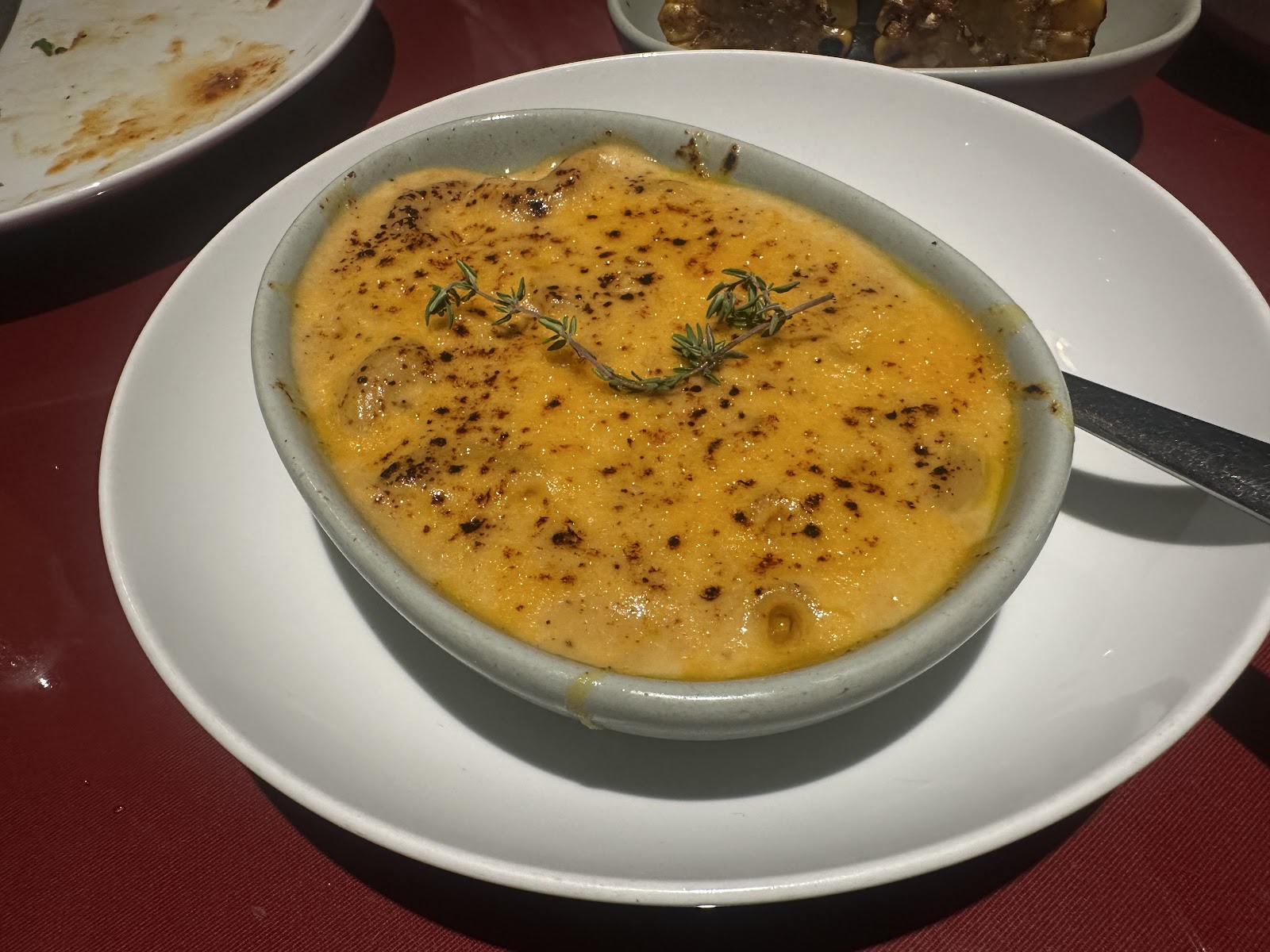 타임이 올라간 황금빛 그라탱