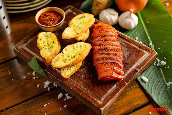 Sliced smoked meat rolls, garlic-butter bread